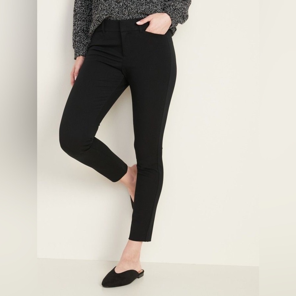 Bundle of 2 Old Navy Pixie Mid Rise Ankle Pants for Women